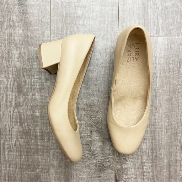 Naturalizer Donelle Closed Toe Pumps in Tender Taupe Size 7 1/2
